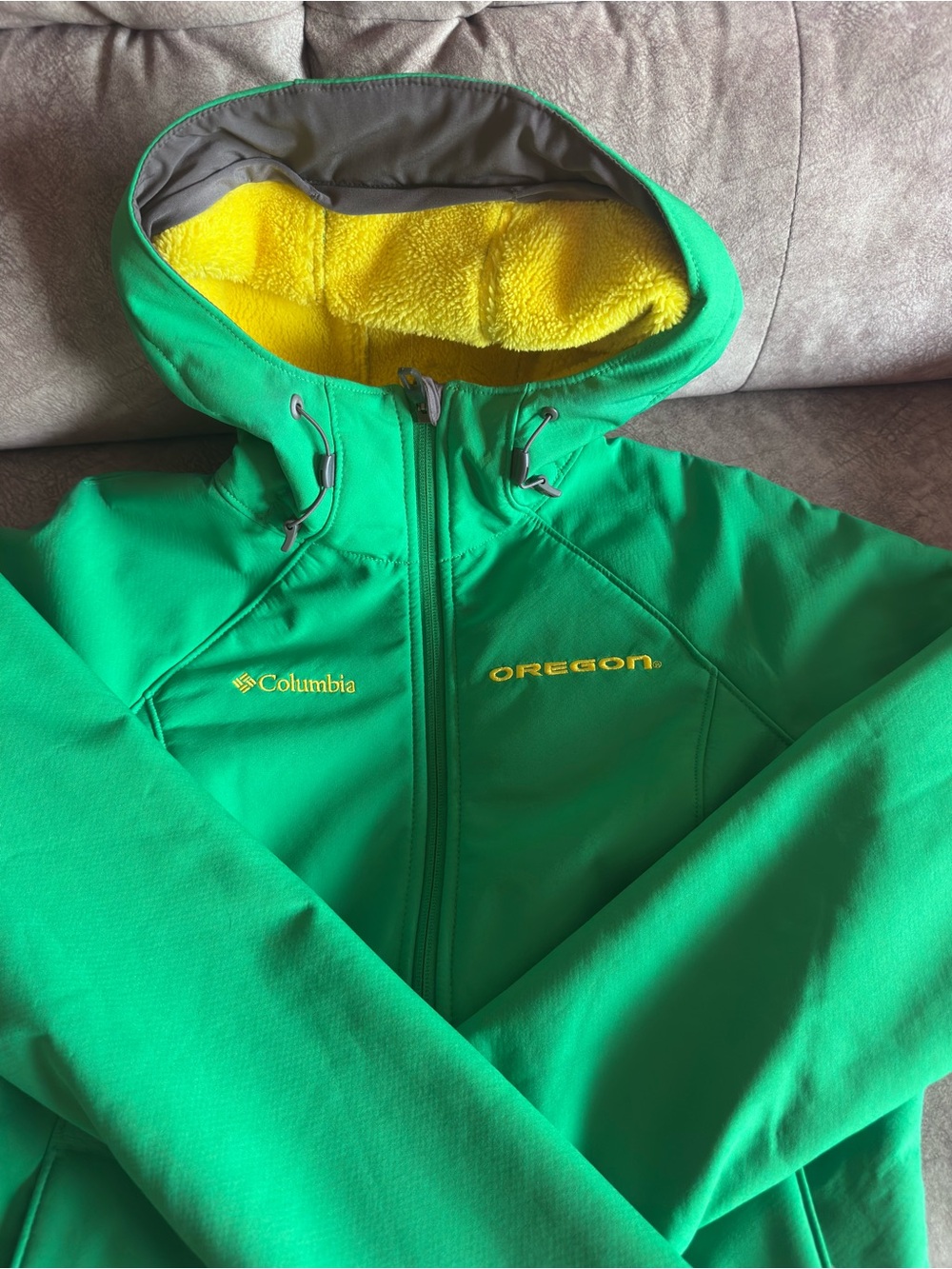 Oregon Ducks Columbia Green Hooded jacket with Yellow Accent - Picture 2 of 4